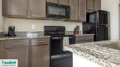 4985 Eastwood Greens St, Unit 15-208 in Ft. Myers, FL - Foto de edificio - Building Photo