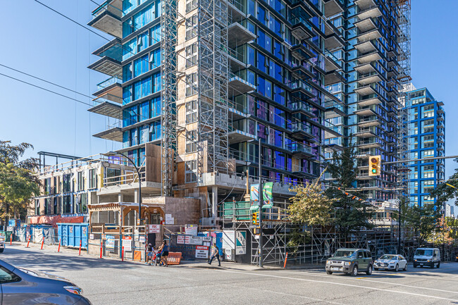 Landmark on Robson in Vancouver, BC - Building Photo - Building Photo