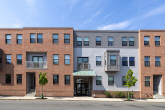 16 Boardman St in Boston, MA - Foto de edificio - Building Photo