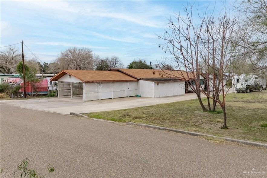 2701 Miller Ave, Unit 527 in Donna, TX - Building Photo