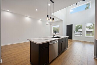 7315 Eisenhower Rd in Houston, TX - Building Photo - Building Photo