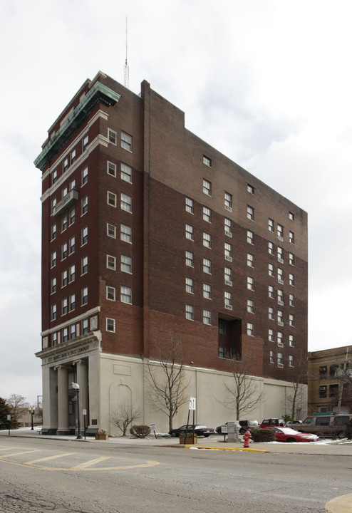 Lionel H. Newsom Tower in Alliance, OH - Foto de edificio