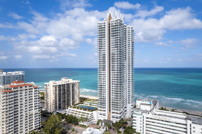 Akoya in Miami Beach, FL - Building Photo - Building Photo