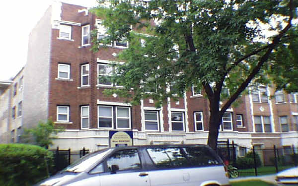 6956 N Ashland Blvd in Chicago, IL - Building Photo - Building Photo