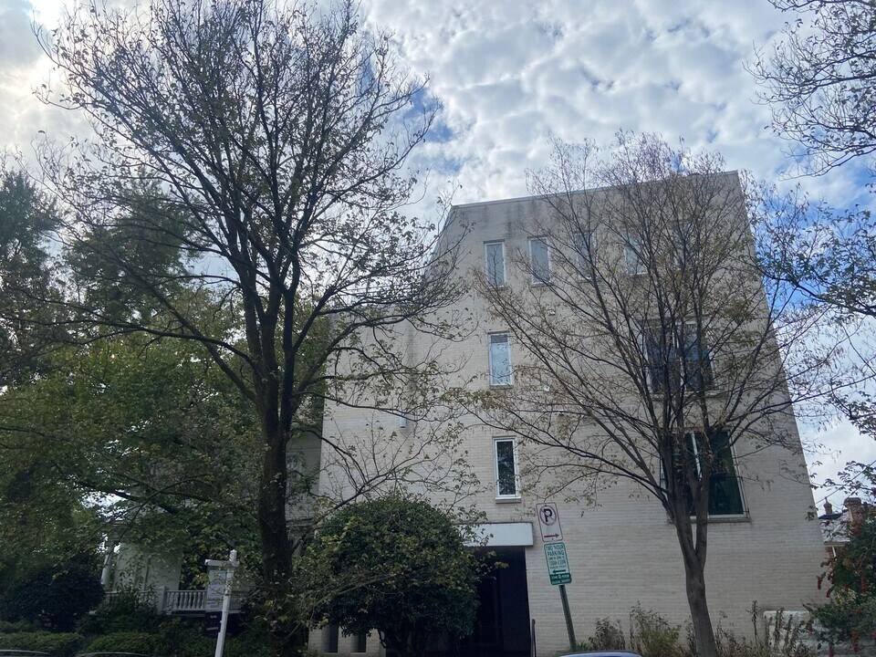 1801 Park Rd NW in Washington, DC - Building Photo