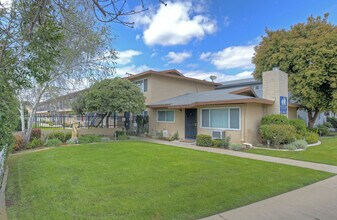 Walnut Grand in West Covina, CA - Foto de edificio - Building Photo