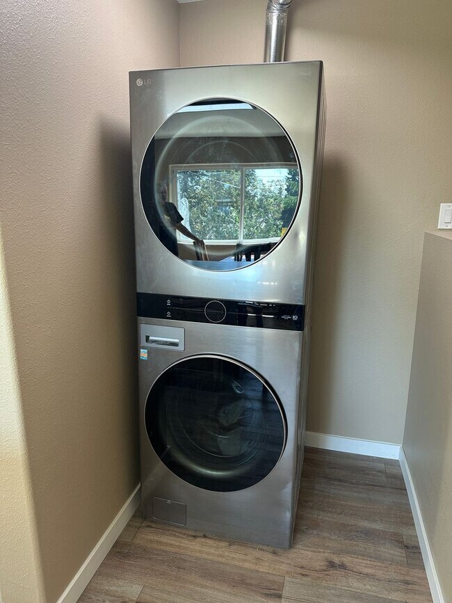 1400 W 47th Ave, Unit B in Anchorage, AK - Building Photo - Building Photo