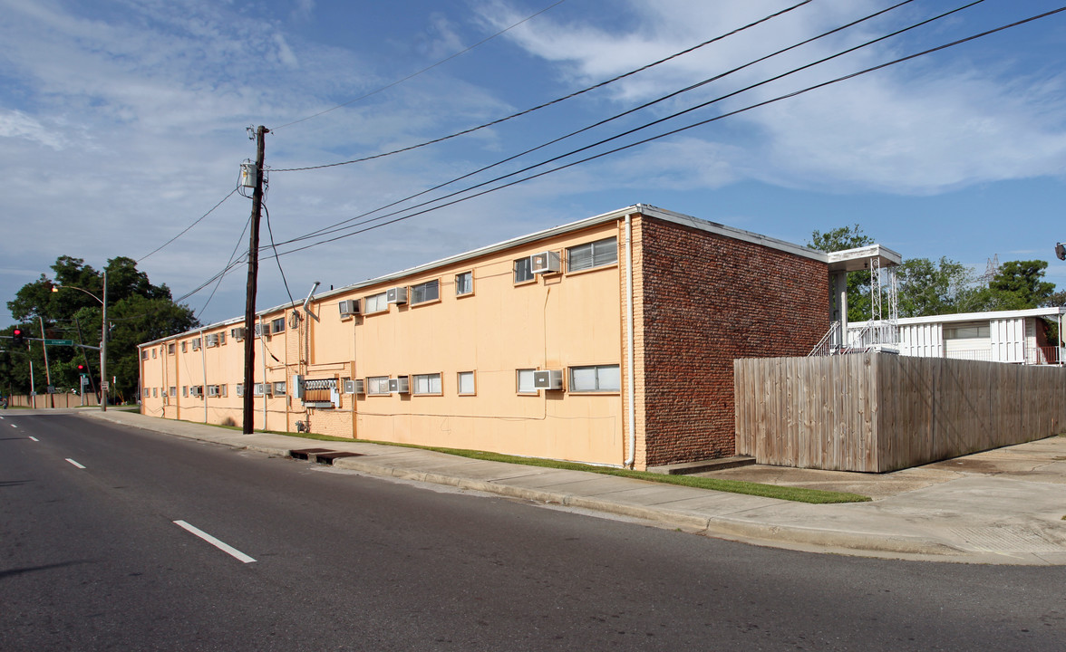 Azalea Garden Apartments in Gretna, LA - Building Photo