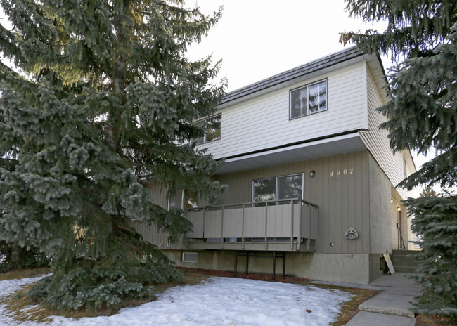 4907 Varsity Dr NW in Calgary, AB - Building Photo - Primary Photo