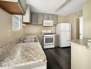 1468 Kilmuir Way in Stone Mountain, GA - Foto de edificio - Building Photo