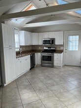 29 Locust St, Unit 2 in Lynn, MA - Building Photo - Building Photo