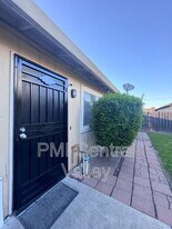 7921 Montgomery Ave in Stockton, CA - Building Photo