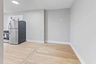 7373 N Damen Ave in Chicago, IL - Building Photo - Building Photo