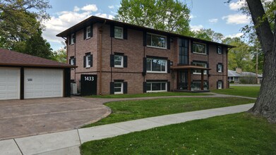 1433 Lakeway Ave in Kalamazoo, MI - Foto de edificio - Building Photo