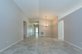 1142 N 13th Square in Vero Beach, FL - Building Photo - Building Photo