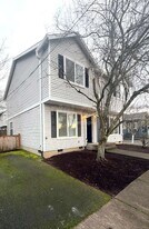 6702 SE 80th Ave in Portland, OR - Building Photo