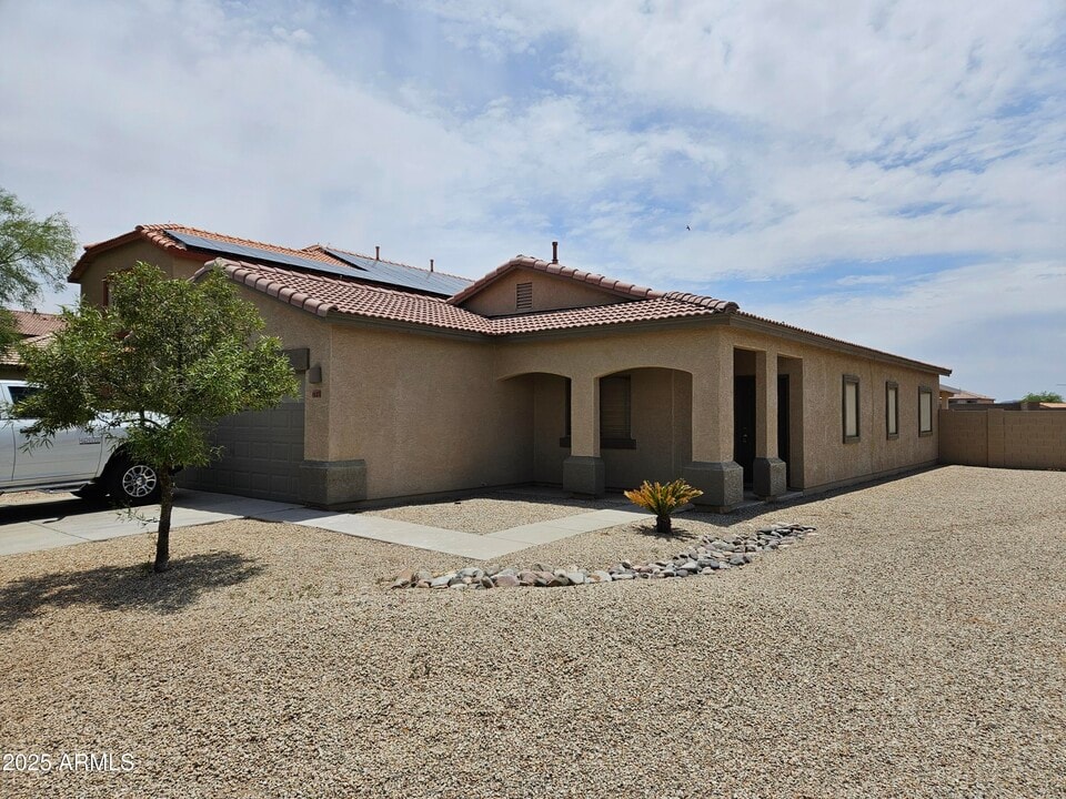 1427 E Avenida Kino in Casa Grande, AZ - Building Photo