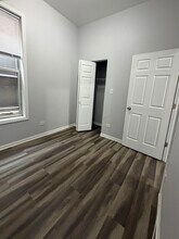 240 W 24th St, Unit 2R in Chicago, IL - Building Photo - Building Photo