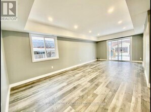 1 Bloomfield Ave in St Catharines, ON - Building Photo - Building Photo