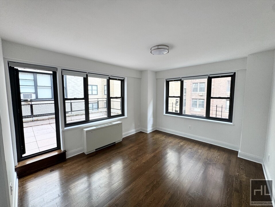 EAST 56 STREET in New York, NY - Building Photo