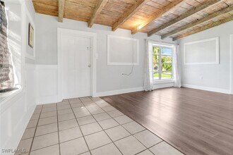 156 4th St in Naples, FL - Building Photo - Building Photo
