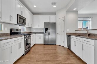 7047 E Osage Ave in Mesa, AZ - Building Photo - Building Photo