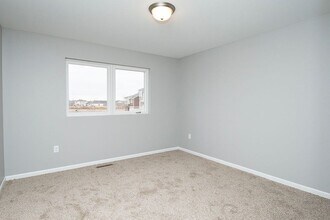 3912 Scorpio Dr SE in Mandan, ND - Building Photo - Building Photo