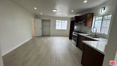 5329 Fountain Ave in Los Angeles, CA - Building Photo - Building Photo
