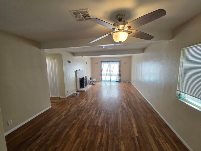 15360 Saticoy St in Van Nuys, CA - Building Photo - Building Photo