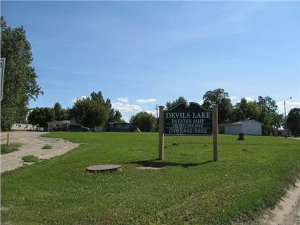 224 Pitcher Park SE in Devils Lake, ND - Building Photo