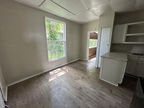 315 W Hickory St in Nevada, MO - Building Photo - Building Photo