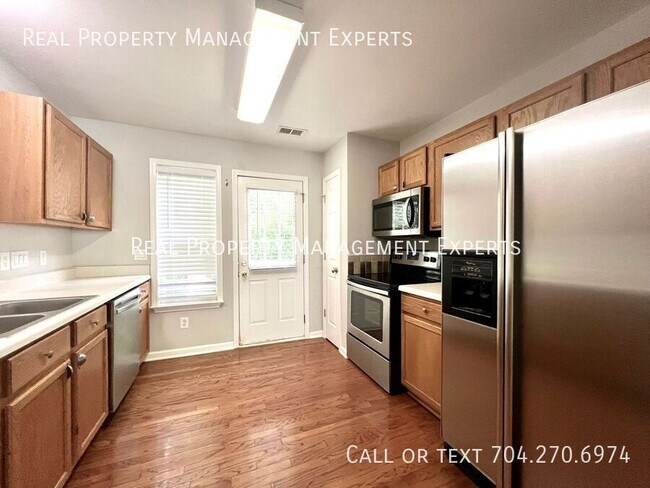6522 Point Comfort Ln in Charlotte, NC - Foto de edificio - Building Photo