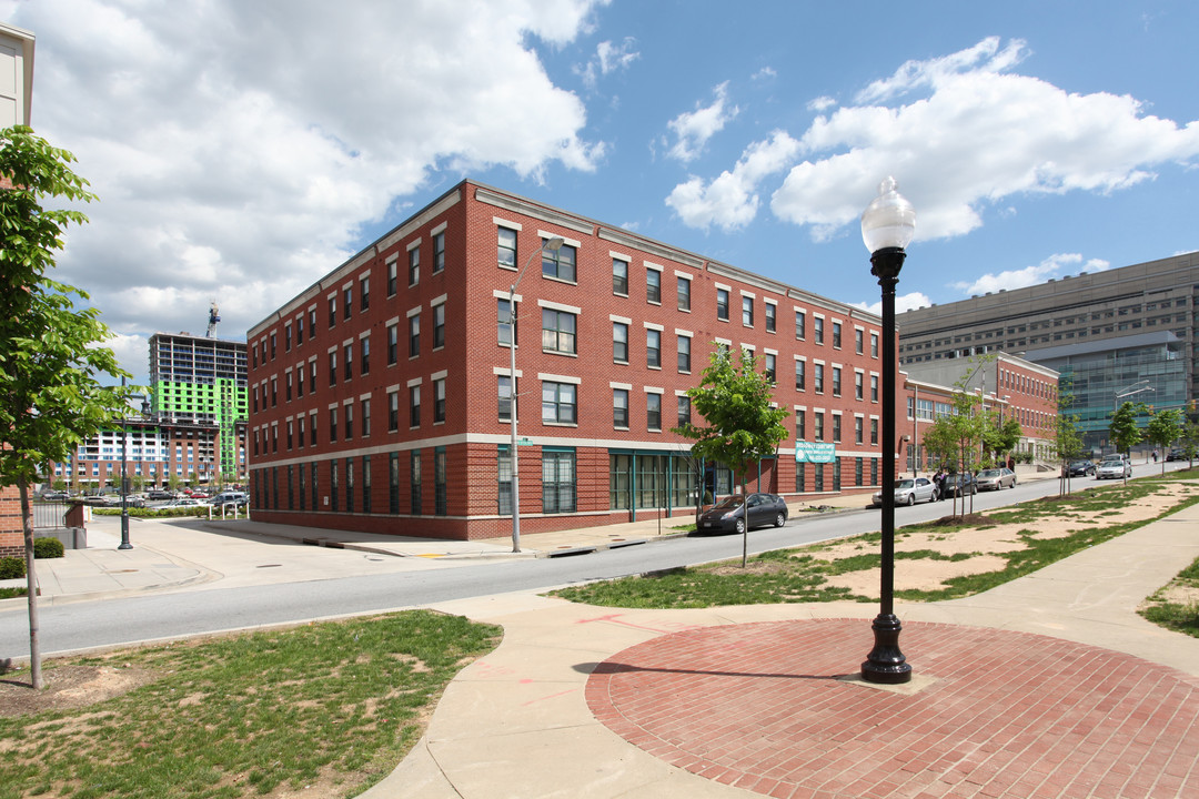 Broadway Court Apartments in Baltimore, MD - Building Photo