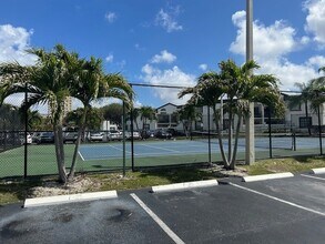 9735 Fontainebleau Blvd, Unit G305 in Miami, FL - Building Photo - Building Photo