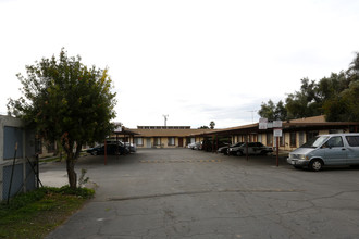 Roslyn Apartments in Moreno Valley, CA - Building Photo - Building Photo