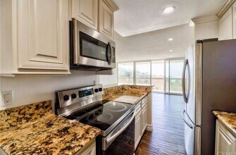6526 Ocean Crest Dr, Unit A104 in Rancho Palos Verdes, CA - Foto de edificio - Building Photo