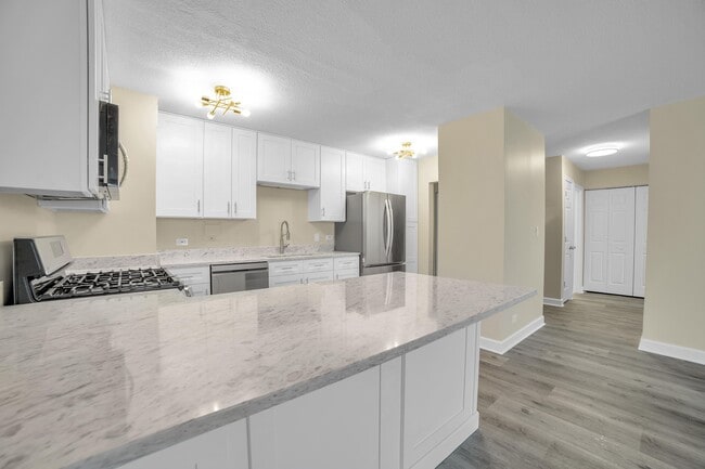 2222 S Stewart Ave in Lombard, IL - Building Photo - Building Photo