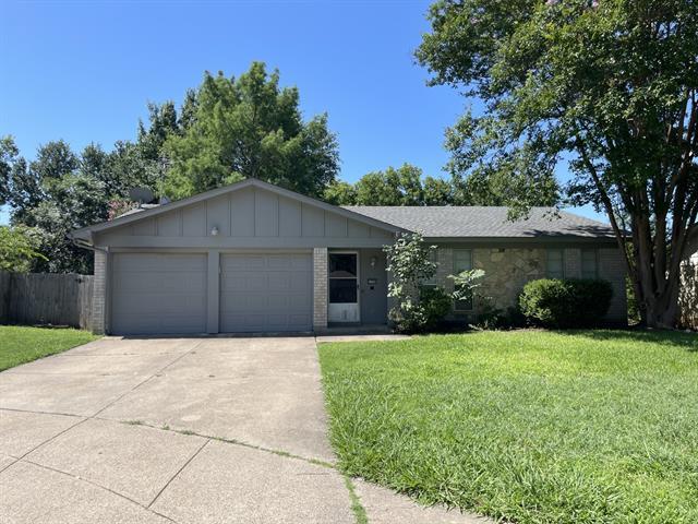 2304 Norwich Ct in Arlington, TX - Building Photo