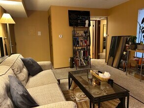 8153 Holmes Rd, Unit 201 in Kansas City, MO - Building Photo - Building Photo