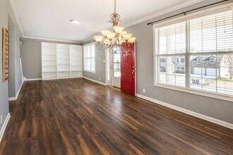 1223 Walnut Branch Ln in Knoxville, TN - Foto de edificio - Building Photo