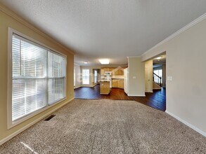 6613 Ivy Stone Dr in Jamestown, NC - Foto de edificio - Building Photo