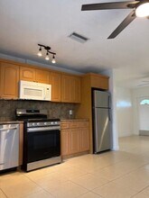 2580 NW 89th Ave in Sunrise, FL - Building Photo - Building Photo