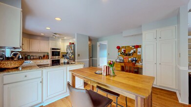 24 Coventry Ln in Fairfield, CT - Building Photo - Building Photo