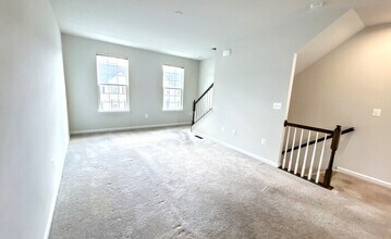 502 River Crest Way in Fredericksburg, VA - Building Photo - Building Photo