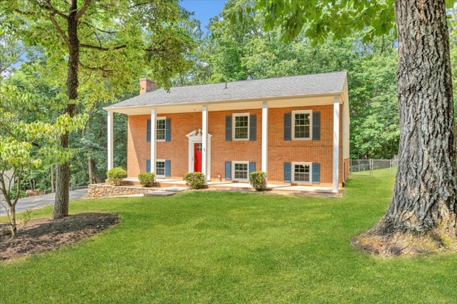 property at 2637 Coachman Cir
