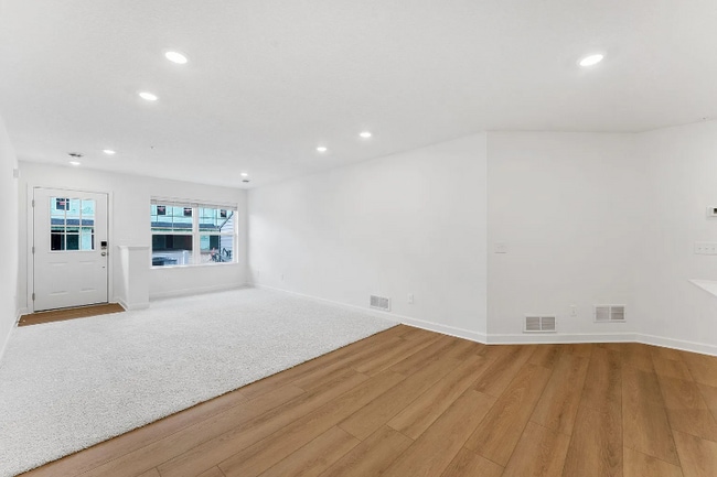 5297 Long Pointe Pass in Woodbury, MN - Building Photo - Building Photo