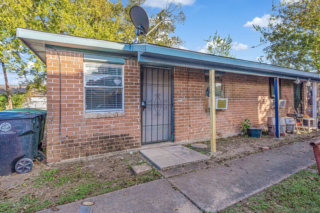 4720 Carmen St in Houston, TX - Building Photo