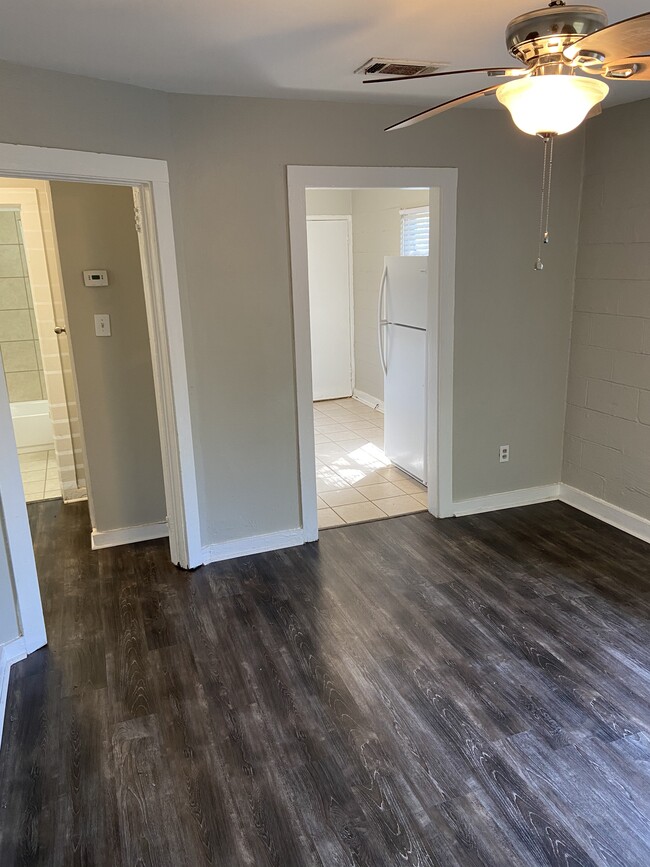 1557 Van Dorn St in Mobile, AL - Foto de edificio - Building Photo