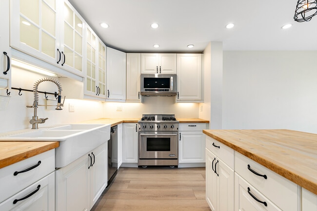 1600 Ardmore Ave, Unit #313 in Hermosa Beach, CA - Foto de edificio - Building Photo
