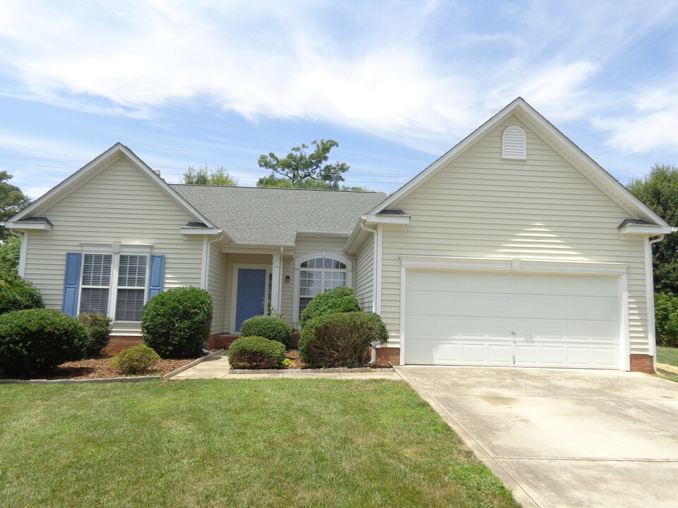 7001 Broad Leaf Ct in Indian Trail, NC - Building Photo